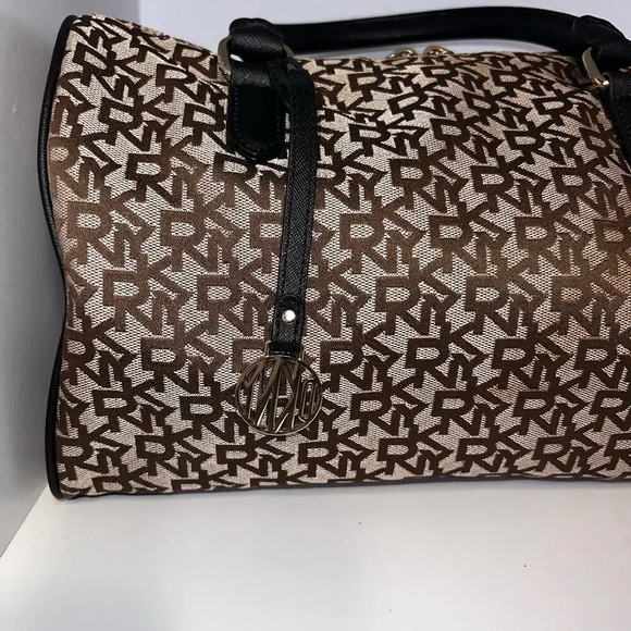 DKNY logo, zip fabric satchel logo charm interior sidewall pockets zip pouch - Picture 7 of 14